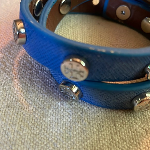 Tory Burch Royal Parrot Blue Textured Double Wrap Bracelet NWT - Picture 2 of 6